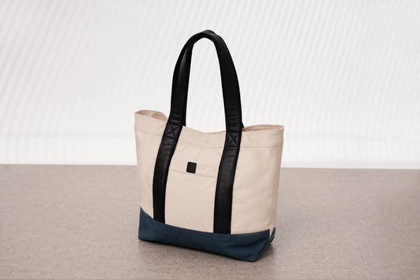 Canvas Tote with Interior Pockets in ORVA plant-based material – view 1